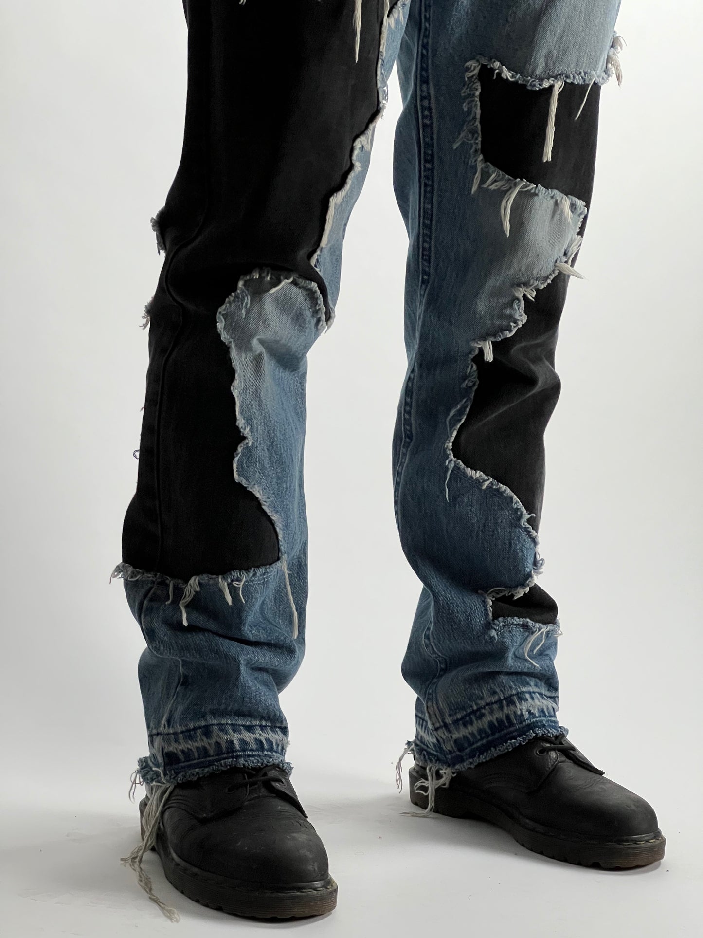 CRACKED DENIM