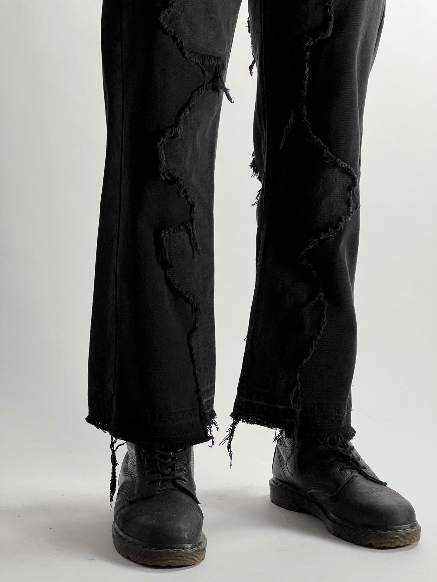 CRACKED DENIM