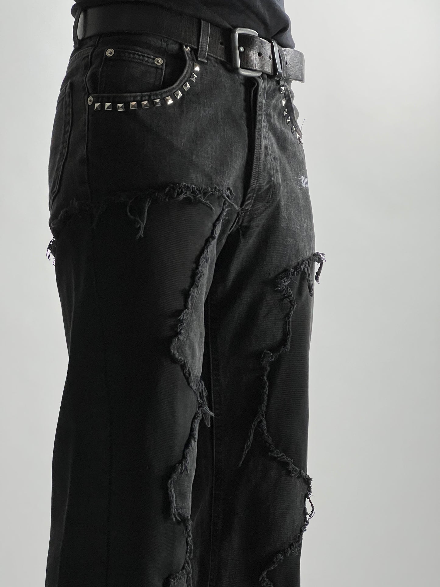 CRACKED DENIM