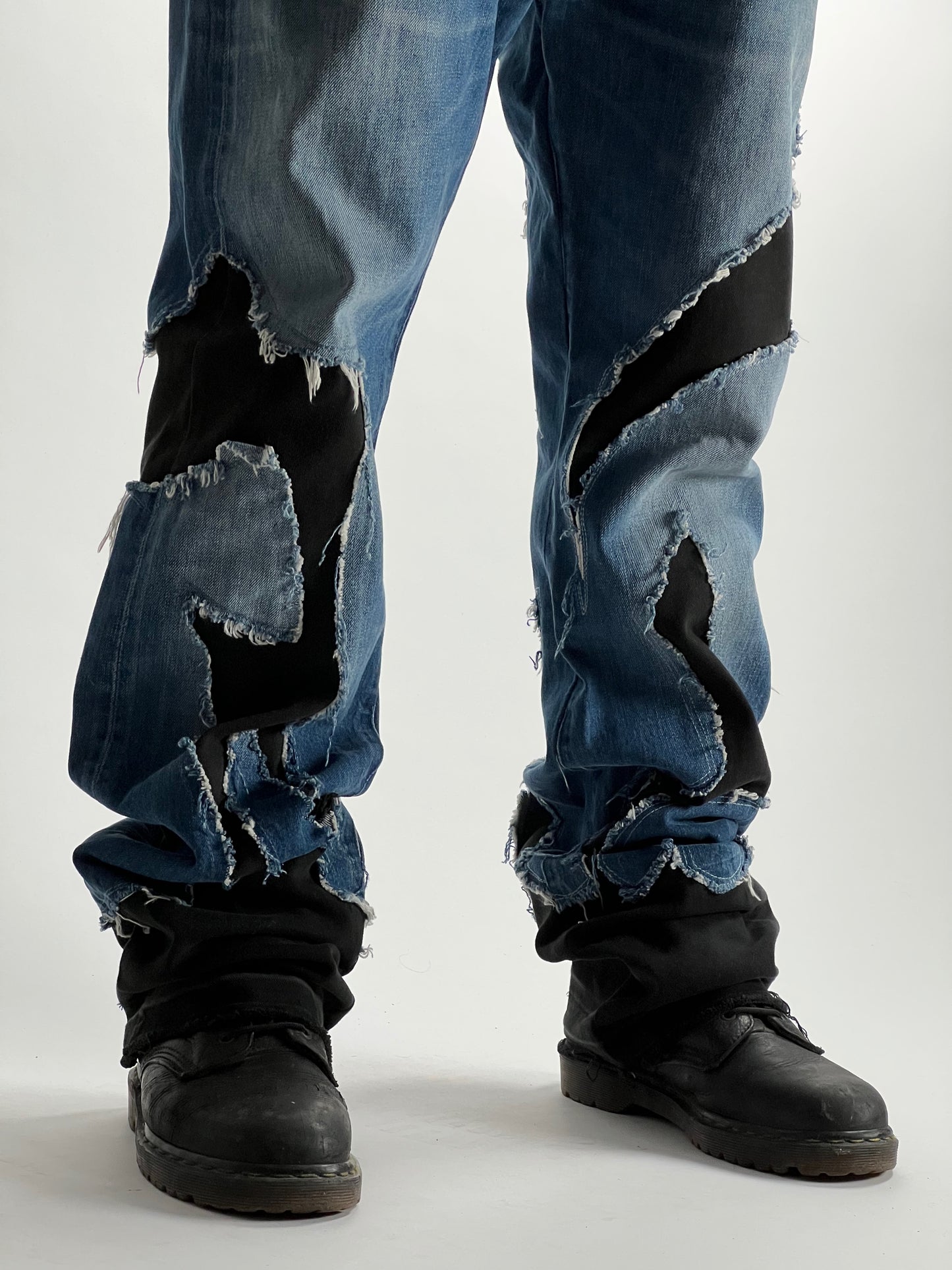 CRACKED DENIM